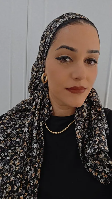 מטפחת מרובעת פרחים שחור