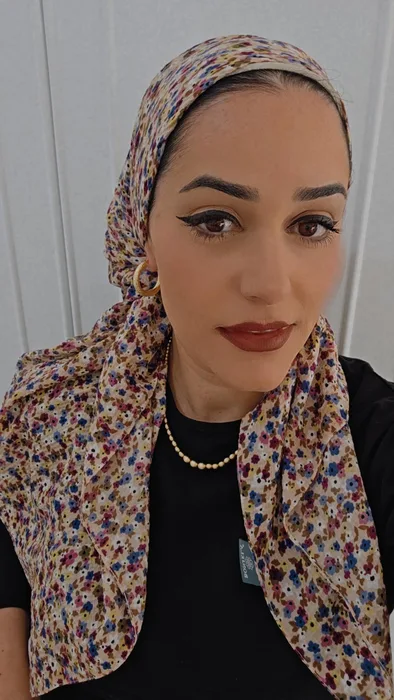 מטפחת מרובעת פרחים שמנת