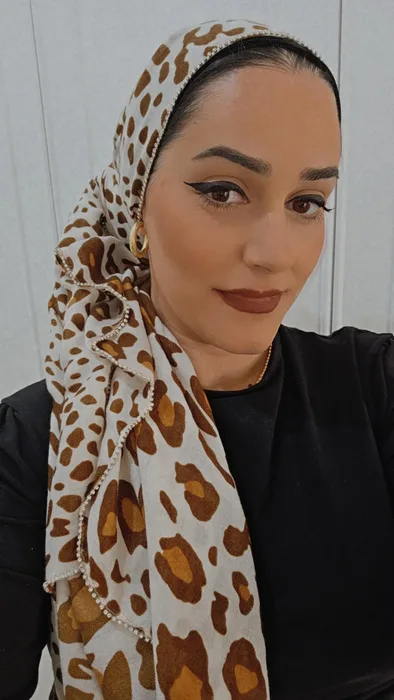 מטפחת מנומרת שרשרת אבנים לבן