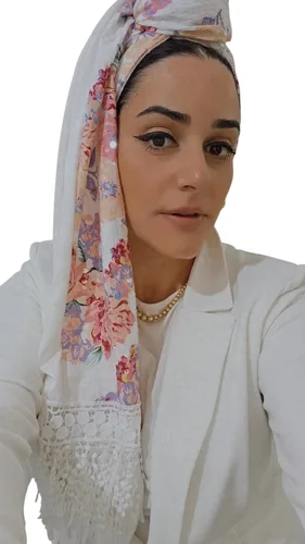 מטפחת לונג משולבת סאטן ופרחים בצבע לבן