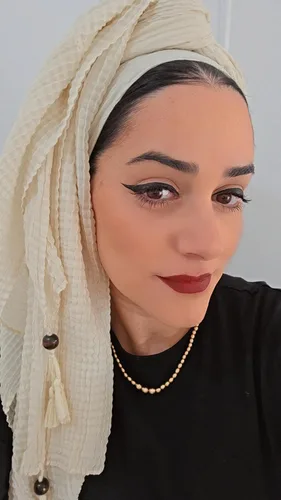 מטפחת לונג שמנת עם סיומת חרוזים