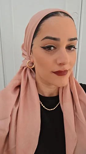 מטפחת מרובעת משי ורוד פודרה