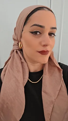 מטפחת מרובעת משי חום פודרה