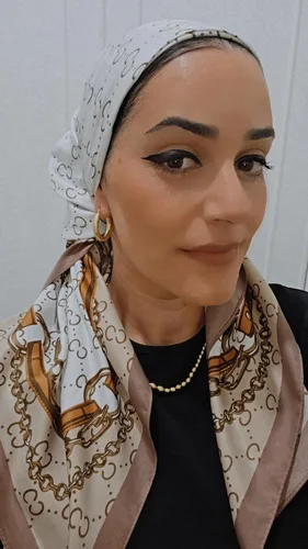 מטפחת מרובעית C לבן שמנת