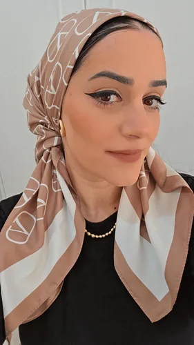 מטפחת משי מרובעת דגם V ניוד