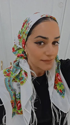 מטפחת מרובעת דגם שומרון לבנה מידה 1.00 על1.00